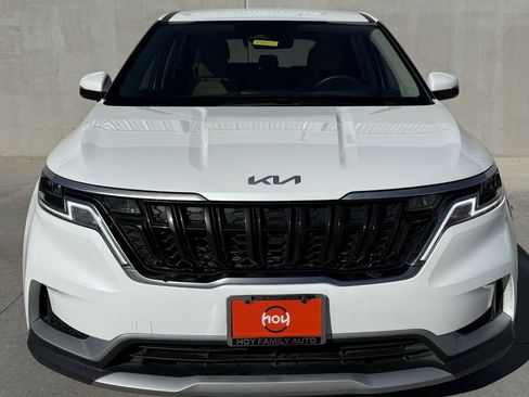 Used 2024 Kia Carnival LX image 3