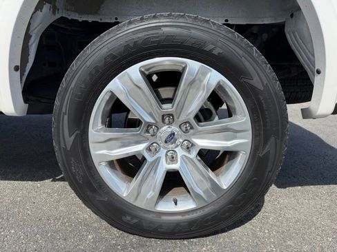 Used 2015 Ford F150 Platinum w/ Equipment Group 701A Luxury image 11