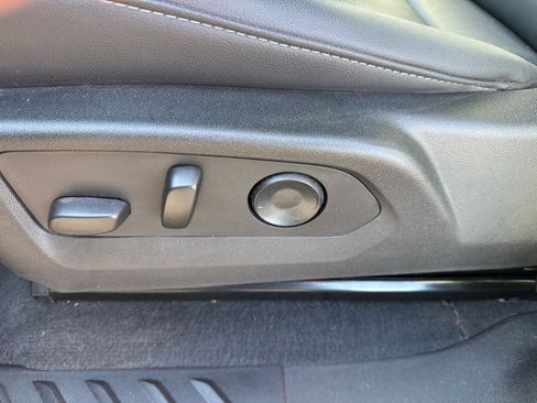 Used 2024 Chevrolet Colorado LT w/ LT Convenience Package III RWD image 15
