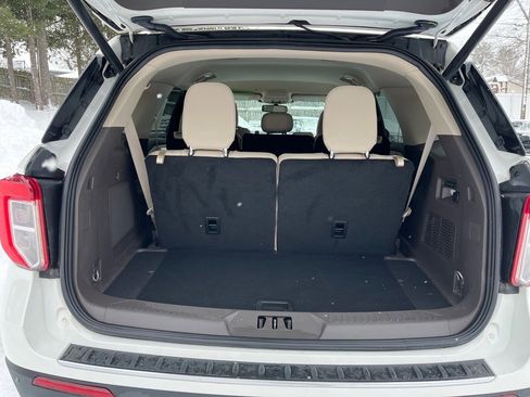 Used 2023 Ford Explorer Platinum w/ Technology Package image 8