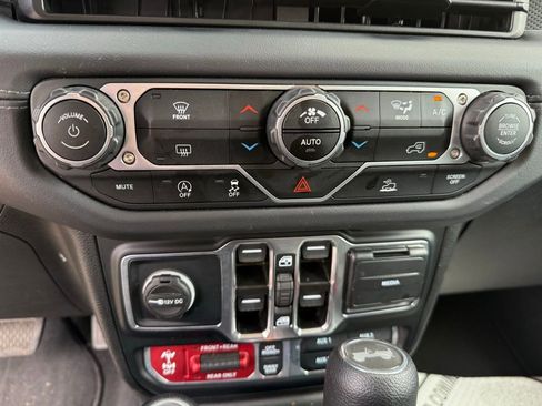 Used 2025 Jeep Wrangler Unlimited Rubicon image 15