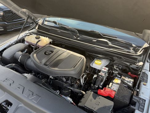 Used 2025 RAM 1500 Warlock AWD/4WD image 34