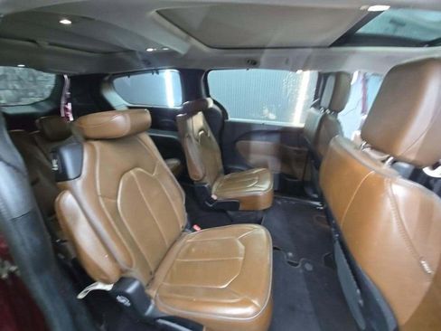 Used 2018 Chrysler Pacifica Limited FWD image 18