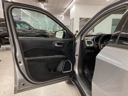 Used 2017 Jeep Compass Latitude w/ Cold Weather Group FWD image 32