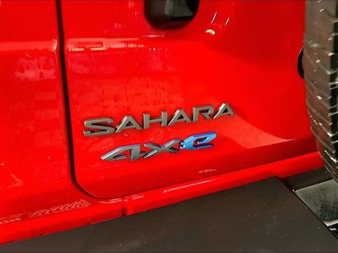 Used 2025 Jeep Wrangler Unlimited Sahara w/ Safety Group AWD/4WD image 23