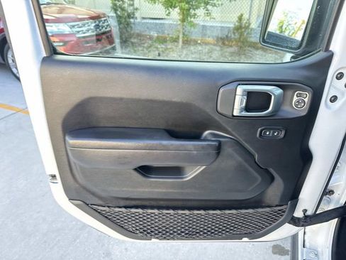 Used 2022 Jeep Gladiator Rubicon AWD/4WD image 19