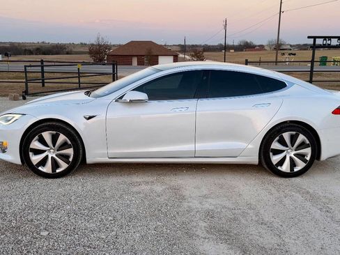 Used 2020 Tesla Model S Long Range Plus image 6