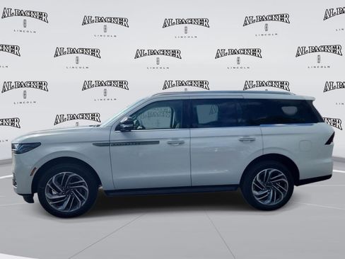 New 2026 Lincoln Navigator Premiere AWD/4WD image 2
