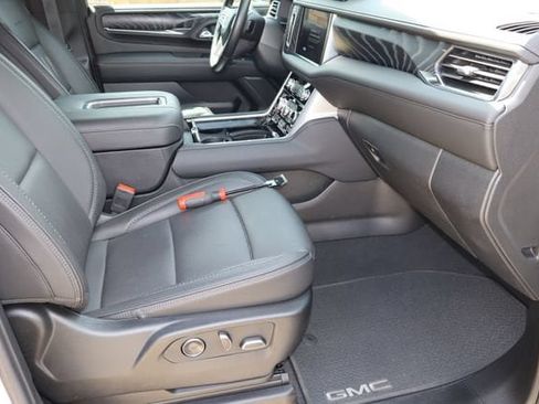 Used 2024 GMC Yukon Denali RWD image 18