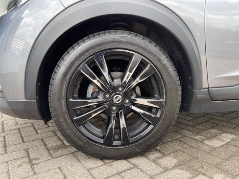 Used 2019 Nissan Kicks SR image 10