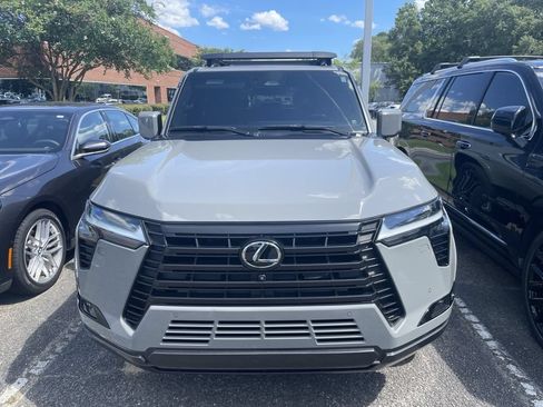 Used 2024 Lexus GX 550 w/ Accessory Package (31) AWD/4WD image 3