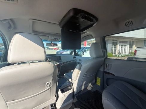 Used 2012 Toyota Sienna XLE FWD image 14