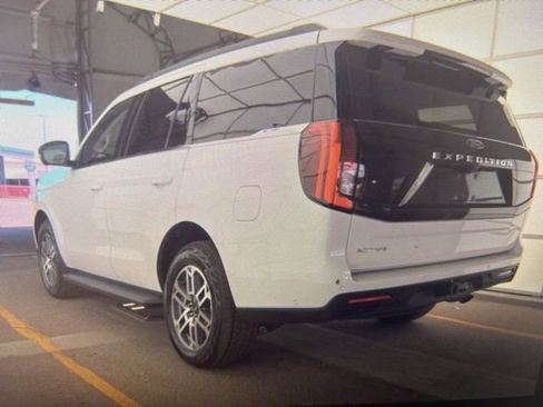 Used 2025 Ford Expedition Active image 3