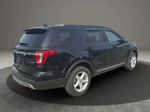 Used 2017 Ford Explorer XLT w/ Equipment Group 202A AWD/4WD image 13