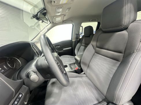 Used 2023 Nissan Frontier SV image 11