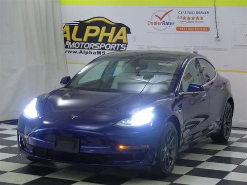 Used 2019 Tesla Model 3 Standard Range Plus image 2