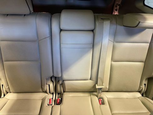 Used 2011 Jeep Grand Cherokee Overland image 27