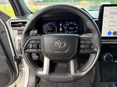 Used 2025 Toyota Tacoma TRD Off-Road AWD/4WD image 34