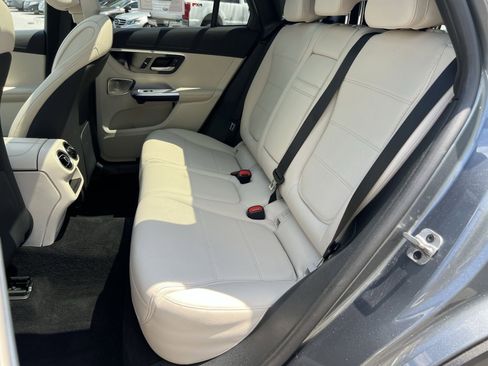 Used 2023 Mercedes-Benz GLC 300 4MATIC image 30