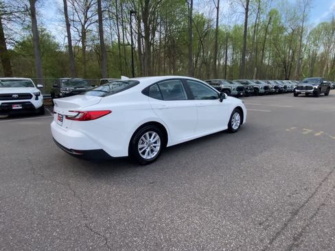 Used 2025 Toyota Camry LE image 12