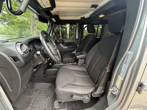 Used 2017 Jeep Wrangler Unlimited Sport w/ Quick Order Package 24S AWD/4WD image 9
