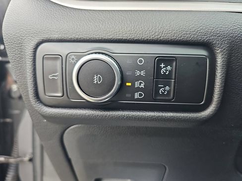 Used 2023 Ford Explorer XLT w/ Equipment Group 202A AWD/4WD image 31