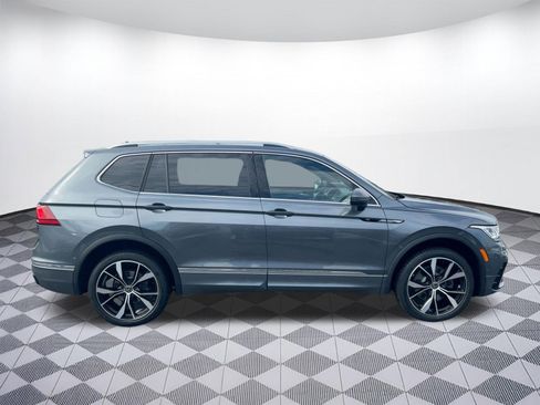 Certified 2022 Volkswagen Tiguan SEL R-Line image 8
