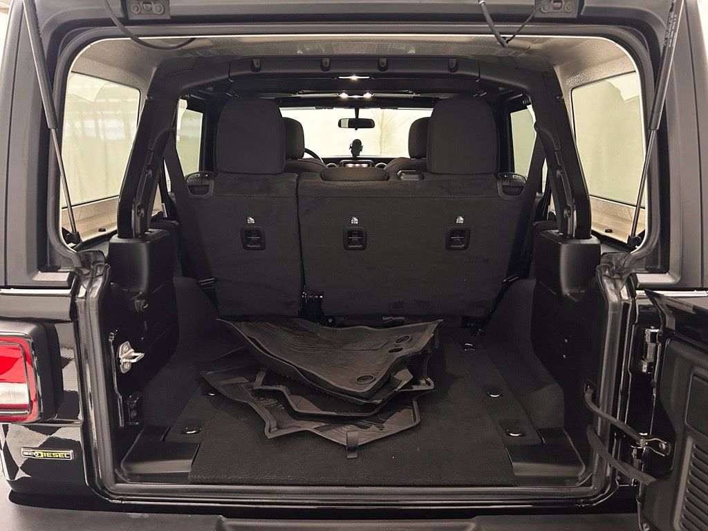 Used 2022 Jeep Wrangler Unlimited Sport AWD/4WD image 9