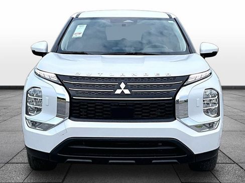 Used 2024 Mitsubishi Outlander ES AWD/4WD image 3