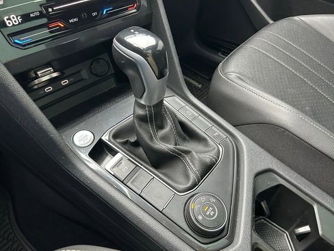 Used 2022 Volkswagen Tiguan SE R-Line image 27