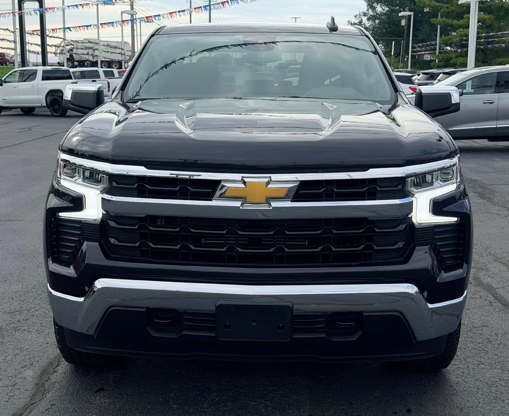 Used 2024 Chevrolet Silverado 1500 LT AWD/4WD image 2