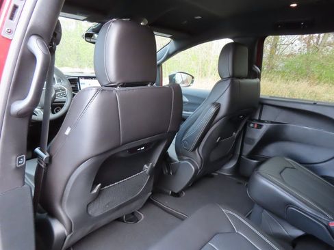 New 2026 Chrysler Pacifica Select AWD/4WD image 21