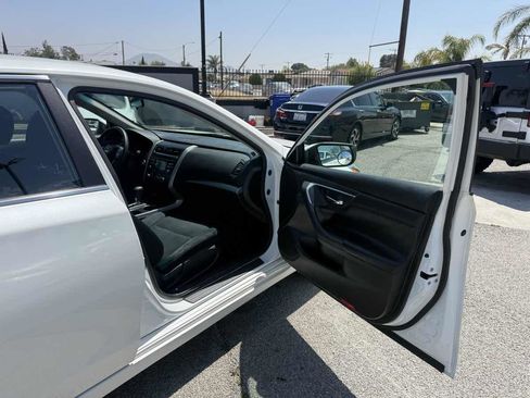 Used 2015 Nissan Altima 2.5 SV FWD image 34