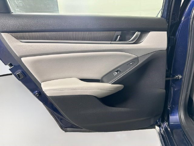 Used 2018 Honda Accord Touring image 25