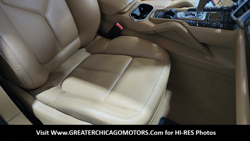 Used 2014 Porsche Cayenne Platinum Edition AWD/4WD image 39