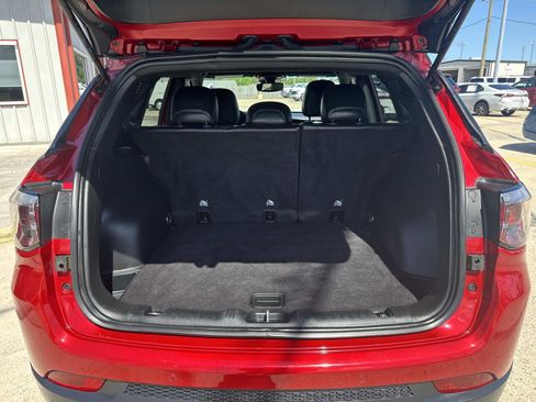 Used 2025 Jeep Compass Trailhawk AWD/4WD image 8