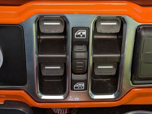 Used 2022 Jeep Gladiator Sport image 10