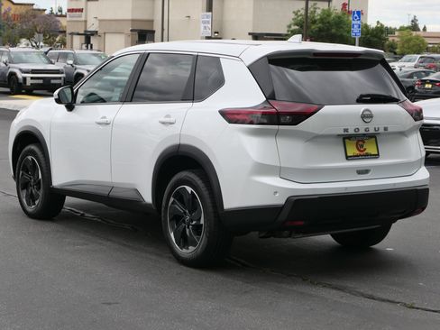Used 2025 Nissan Rogue SV FWD image 6