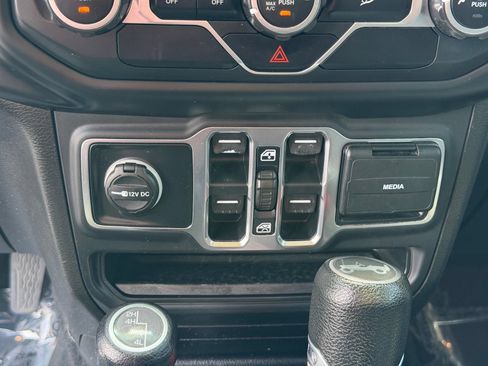 Used 2019 Jeep Wrangler Unlimited Sport S AWD/4WD image 22