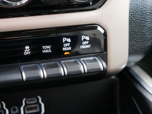 Used 2020 RAM 1500 Laramie image 31