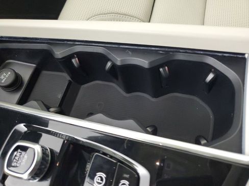 Used 2026 Volvo XC60 B5 Ultra w/ Protection Package Premier image 33