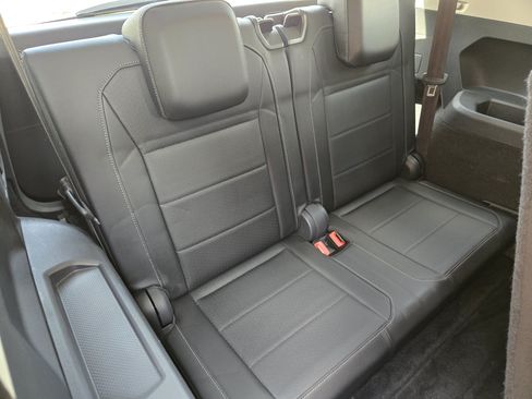 Used 2019 Volkswagen Tiguan SE FWD image 19