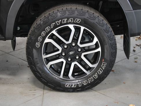 Used 2024 Ford Ranger Lariat w/ FX4 Off-Road Package image 19