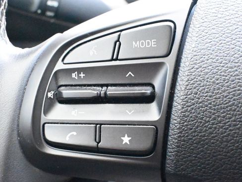 Used 2025 Hyundai Venue SEL FWD image 12