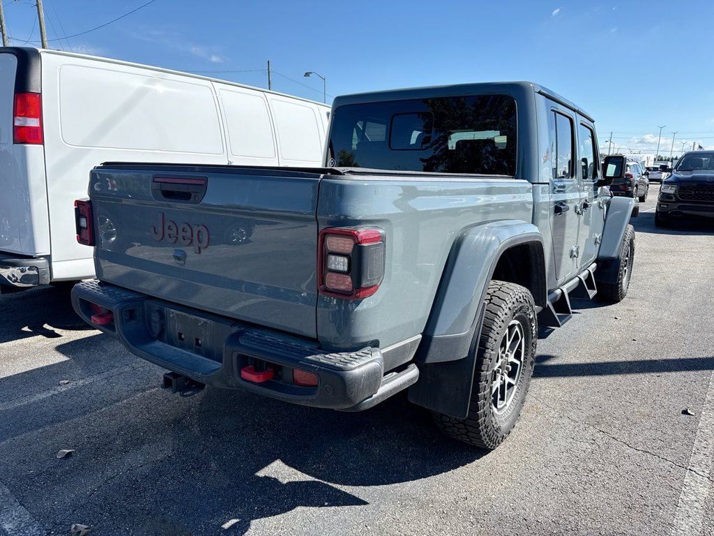 Used 2025 Jeep Gladiator Rubicon AWD/4WD image 3