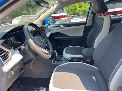 New 2025 Volkswagen Taos SE image 7