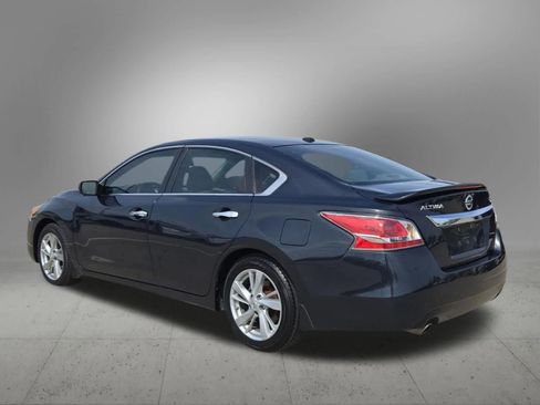 Used 2015 Nissan Altima 2.5 SV FWD image 4