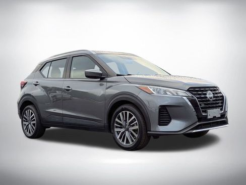 Used 2024 Nissan Kicks SV FWD image 2