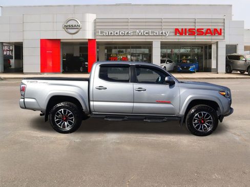 Used 2021 Toyota Tacoma TRD Sport w/ Technology Package image 2