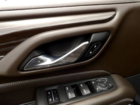 Used 2021 GMC Yukon Denali w/ Denali Premium Package image 11